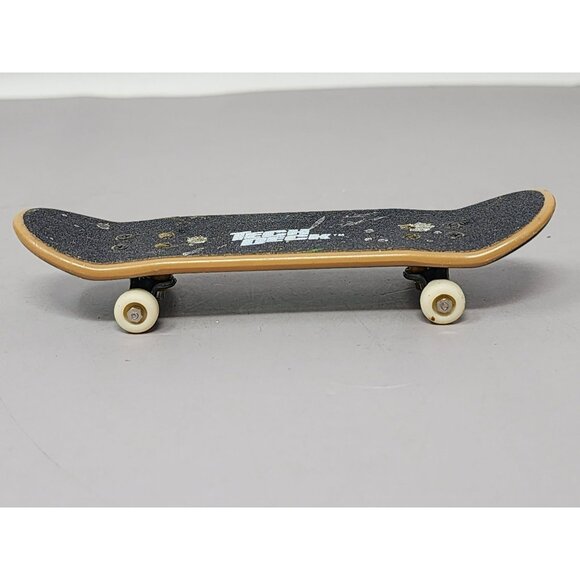 Tech Deck Tosh‎ Mini Fingerboard Skateboard Black Deck With White Wheels - Picture 2 of 9